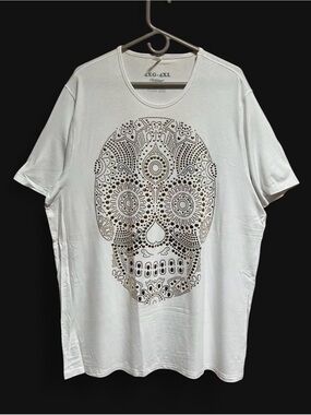 ¡Ay Güey! Silver and Gold Stud Calavera White Tee XXXL